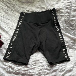 NIKE BIKER SHORTS